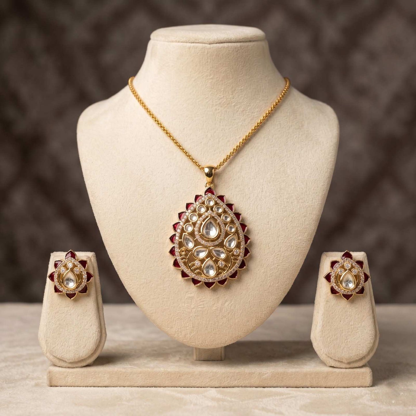 Maroon Noor