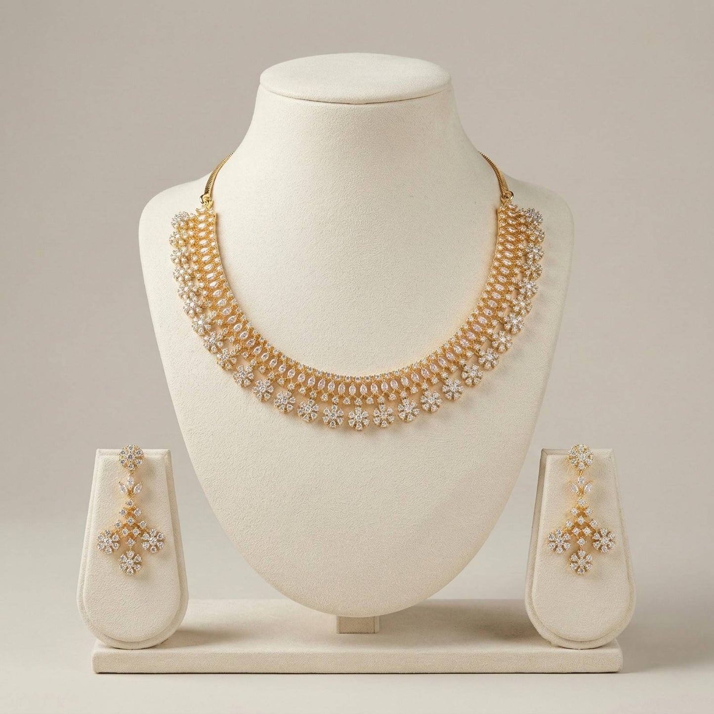 Shahi Bloom with neckstand