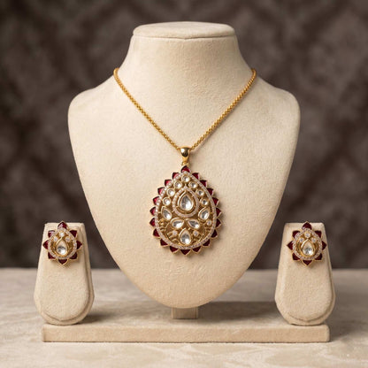 Maroon Noor