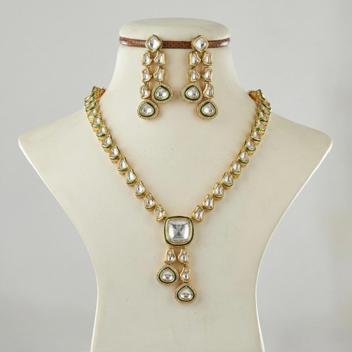 Noor Drop set with neckstand