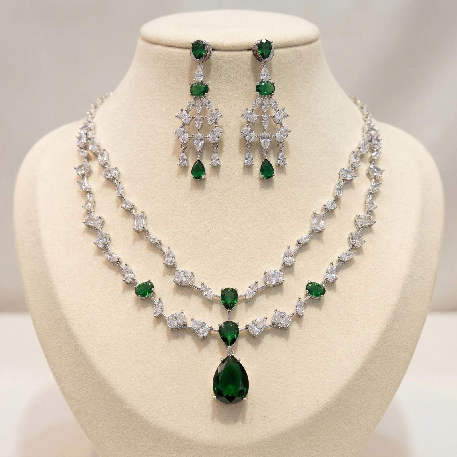 Noor Layers with neckstand