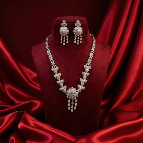 Silver Lush with neck stand